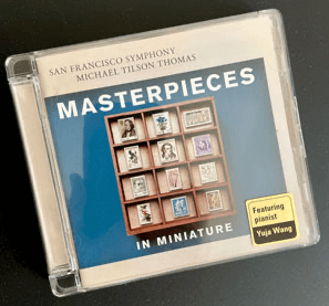 《Masterpieces in Miniature》專輯封面，由舊金山交響樂團與指揮麥可·提爾森·湯瑪斯演出，特邀鋼琴家王羽佳。 